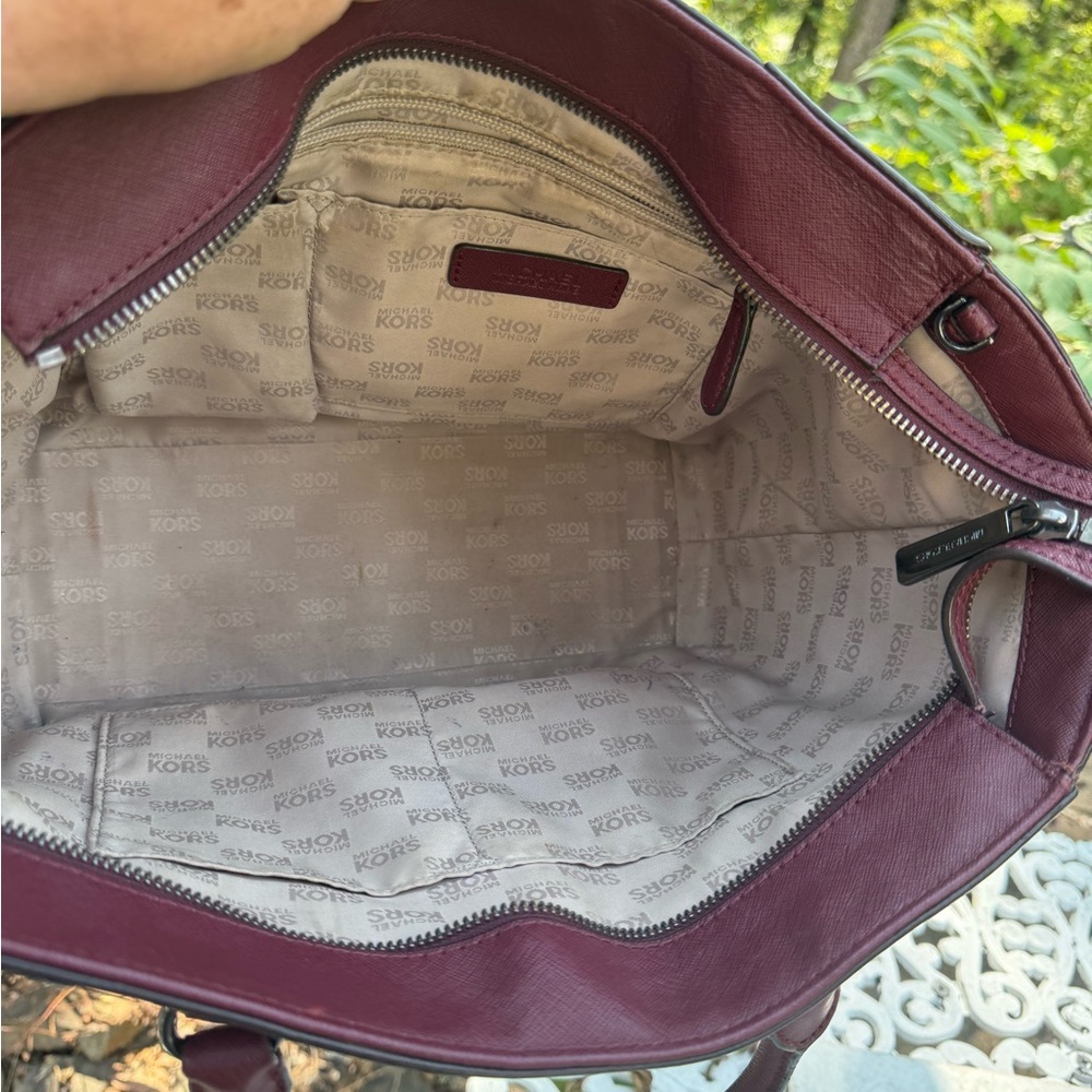 🍷✨ MICHAEL Michael Kors Burgundy Studded Leather Tote 👜 - Picture 11 of 12